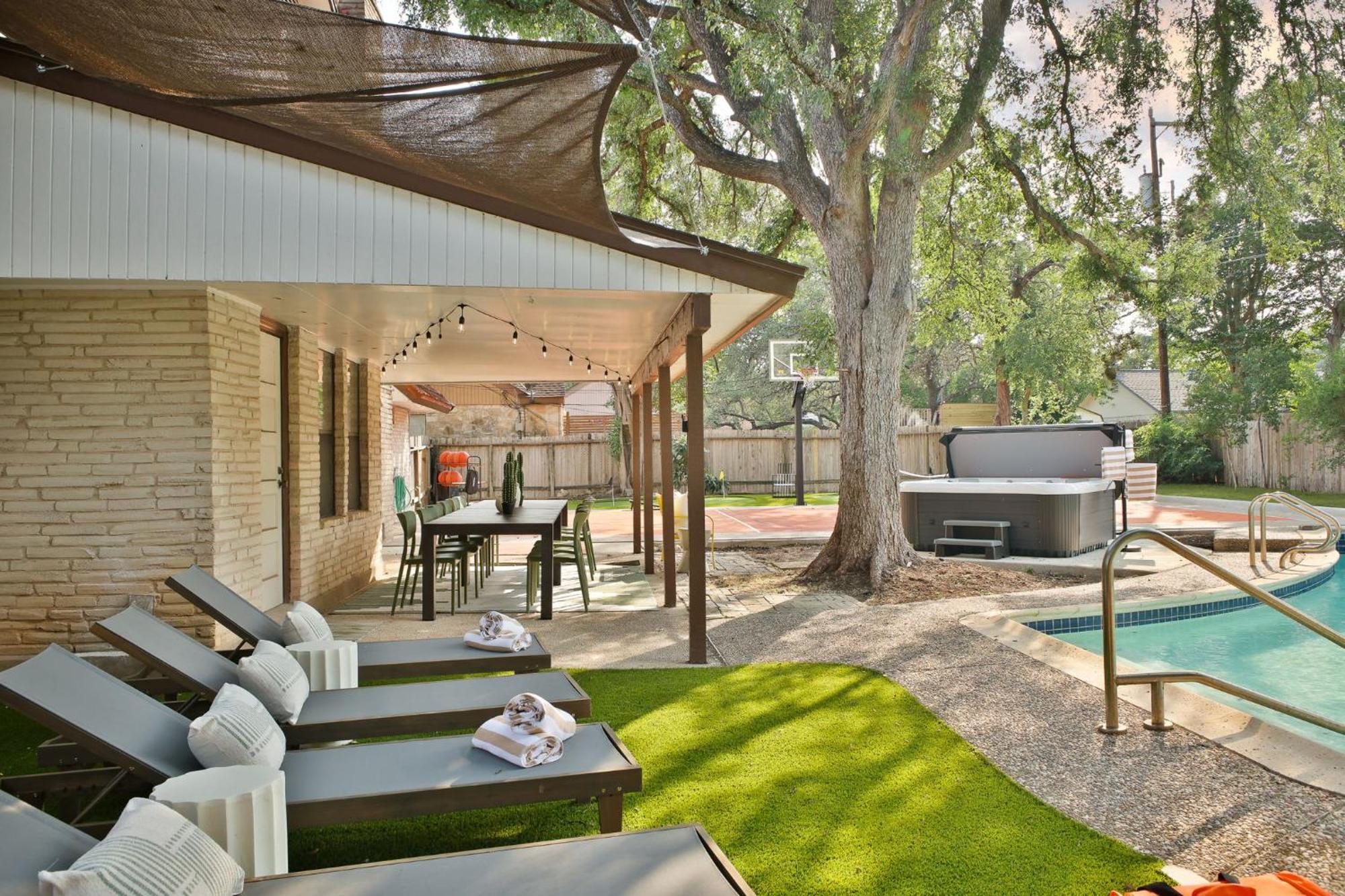 Sleeps 20 Sport Court Pool Hot Tub Putt Putt Games * San Antonio